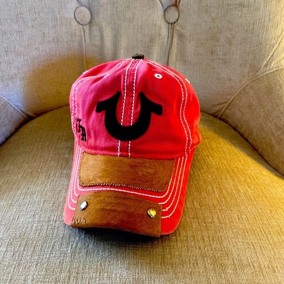 Sold - Picture 1 of 7